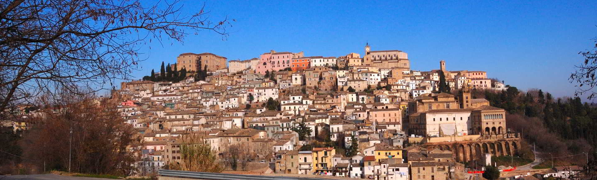 Panorama di Loreto Aprutino in Abruzzo